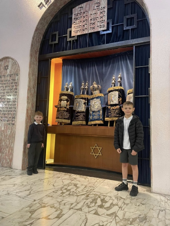 A Fascinating Visit to the Synagogue by Our RE Champions